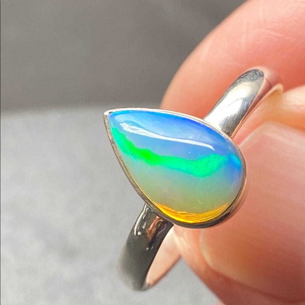 Ethiopian Opal Ring Size 9 in Solid Sterling Silver 925 - Picture 1 of 8